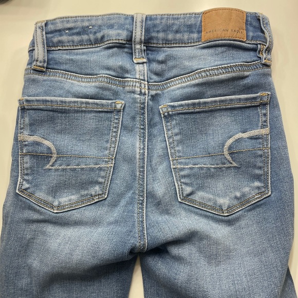 American Eagle High-Waisted Jeans - Picture 5 of 5